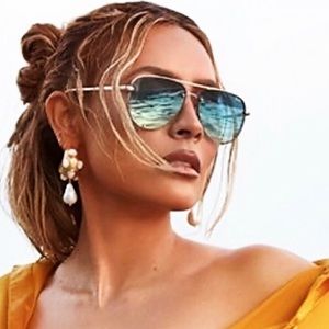 Quay Australia Desi Perkins High Key Aviators